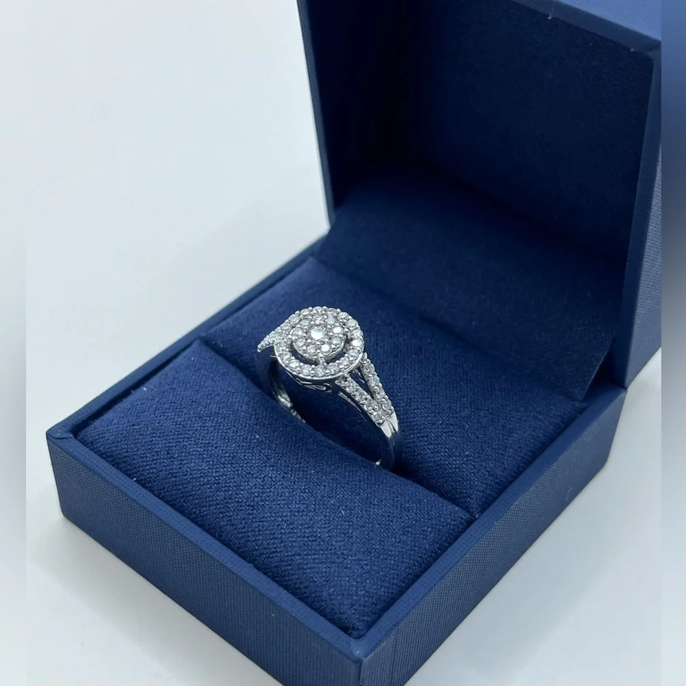 0.50 CT Brilliant Lab Diamond SI1 Split Shank Sterling Silver Ring - Picture 3 of 6